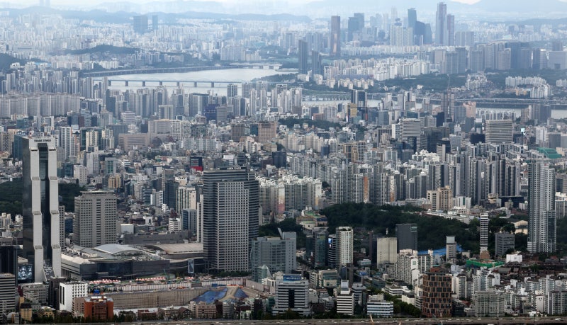 서울 아파트 절반이 월세? 7월 신규 계약 절반 육박, 금리 하락과 규제 영향