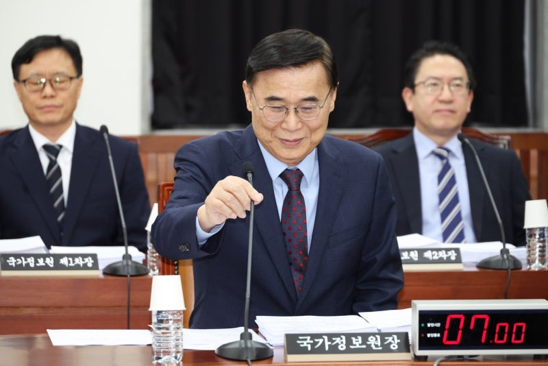 국정원 “<b>김정은</b>, 새벽에 국경 통과…오후 늦게 <b>베이징</b> 도착”