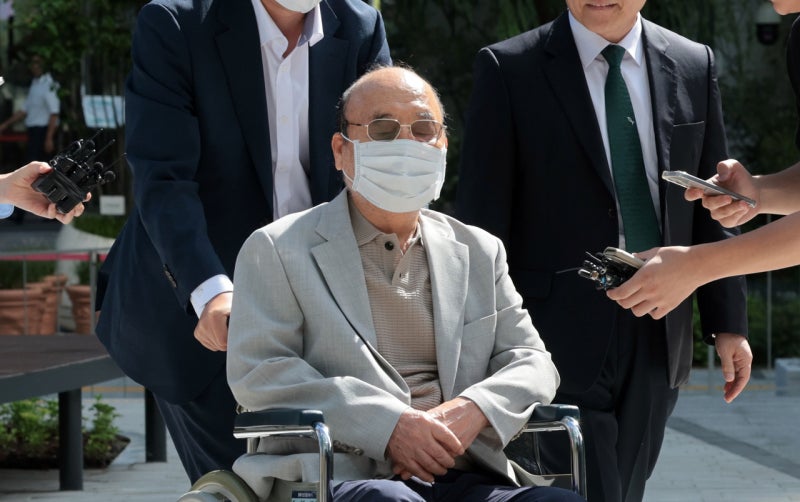 <b>특검</b>, ‘<b>김건희</b> 목걸이 청탁’ <b>이봉관</b> 3일 오후 추가 소환조사 [세상&]