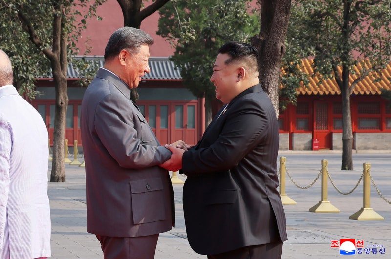 [속보] “<b>시진핑</b> 중국 국가주석, 北 <b>김정은</b>과 베이징서 <b>정상회담</b> 진행”