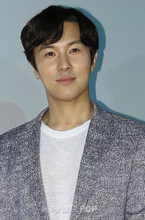 <b>김동완</b> “그만 좀 가만히 놔둬”…<b>예능</b>프로 <b>은퇴</b> 선언