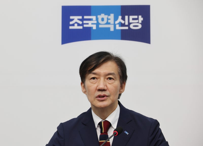 ‘자강론’ 외치는 <b>조국</b>, 심드렁한 與…벌써부터 불붙는 지방선거 기싸...