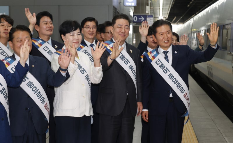 여야, <b>추석</b> 앞두고 <b>민생</b> 공방…“발목잡기” vs “포퓰리즘”