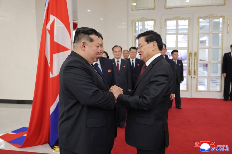 北<b>김정은</b> , 방북 <b>라오스</b> 주석과 <b>회담</b>…“친선관계 더욱 발전”