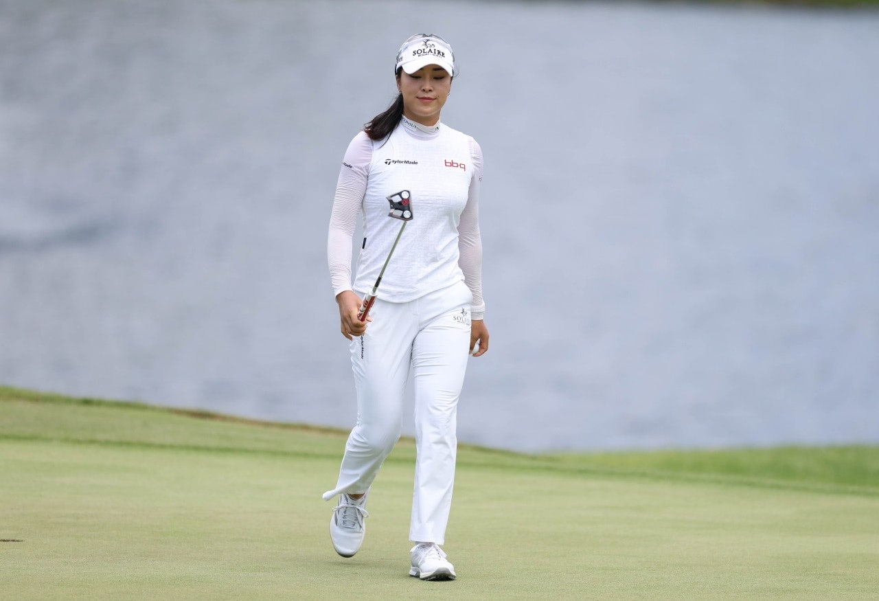 <b>윤이나 뷰익 LPGA</b> 첫날 공동 2위 출발..선두와 1타 차
