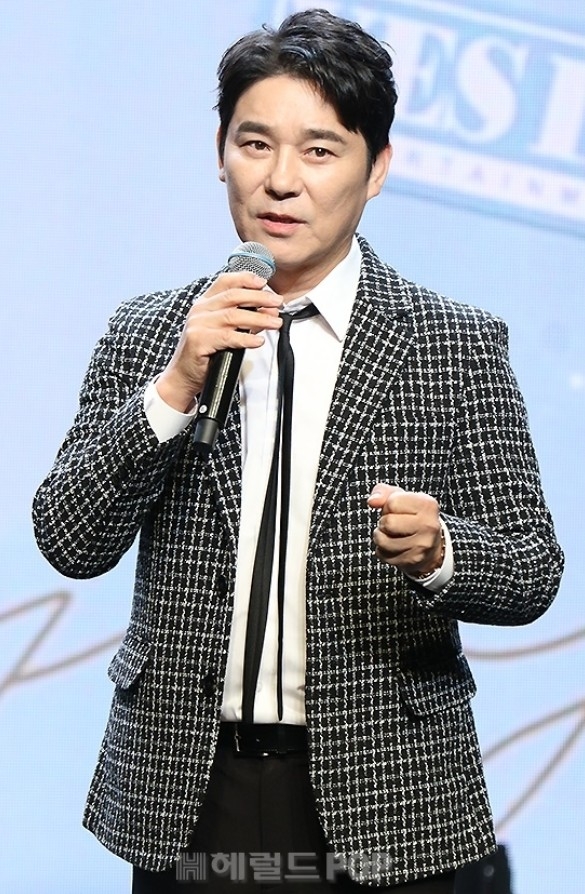 <b>임창정</b>, <b>대한민국군가합창단 홍보대사</b> 위촉…“父 6·25 참전용사”