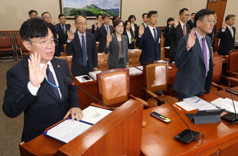<b>김영훈</b> “AI, 저출산고령화에도 과거 <b>노동</b>구조 여전…<b>노동</b> 존중 받는 성...