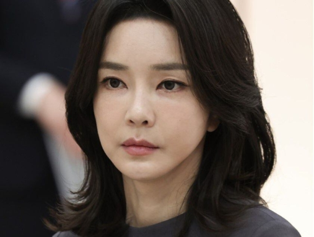 김건희 여사 50대 남성과 은밀한 문자 500여개 특검 발견 주장