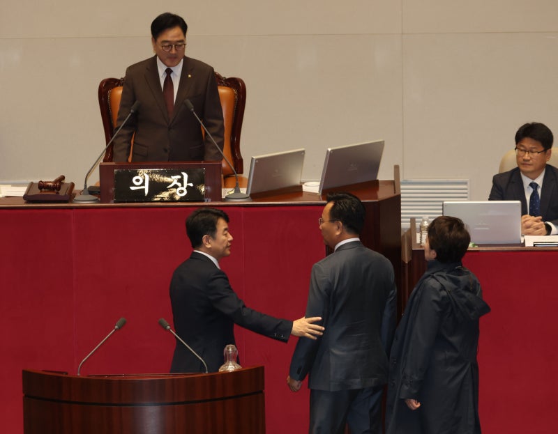 김윤덕 국토장관 <b>본회의</b> 불참에…여야, 비쟁점 법안 처리 <b>본회의</b>서도 충...