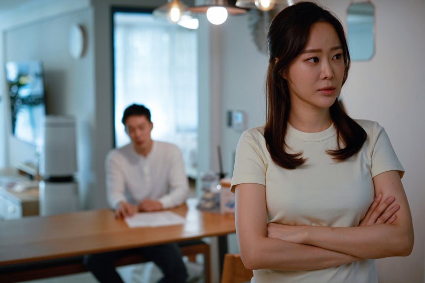 배달로 힘겹게 버는 아들 있는데 며느리가 10년 할부 외제차를 뽑았다네요