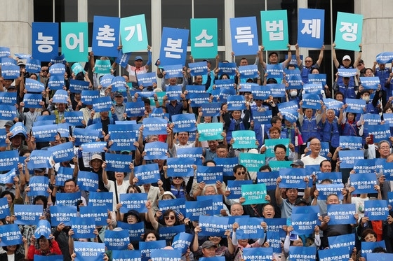 4인 가구 월 60만원 농어촌 기본소득 특정 지역 인구 폭증 ㄷㄷ