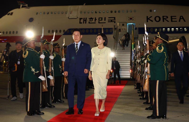 [속보] 이대통령, <b>G20 회의</b>장 도착…올해 마지막 다자외교 무대