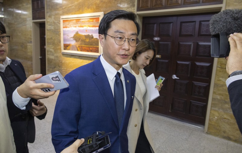 정청래 “‘<b>성추행 의혹</b>’ <b>장경태</b> 윤리감찰단 진상<b>조사</b> 지시”