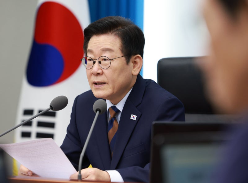 李<b>대통령</b> 취임 후 첫 <b>국정원 방문</b>…“내란 휘말리지 않고 과오 시정” ...