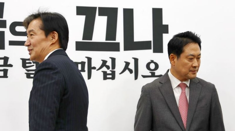 <b>조국</b>, 장동혁 면전에 대놓고 “‘尹 <b>일당</b>’ 확실히 절연해달라”