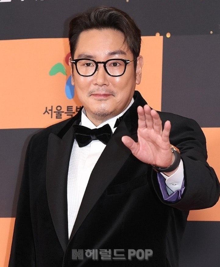 가수 <b>이정석</b> “너희는 잘 살았냐?”…<b>조진웅 옹호 논란</b>