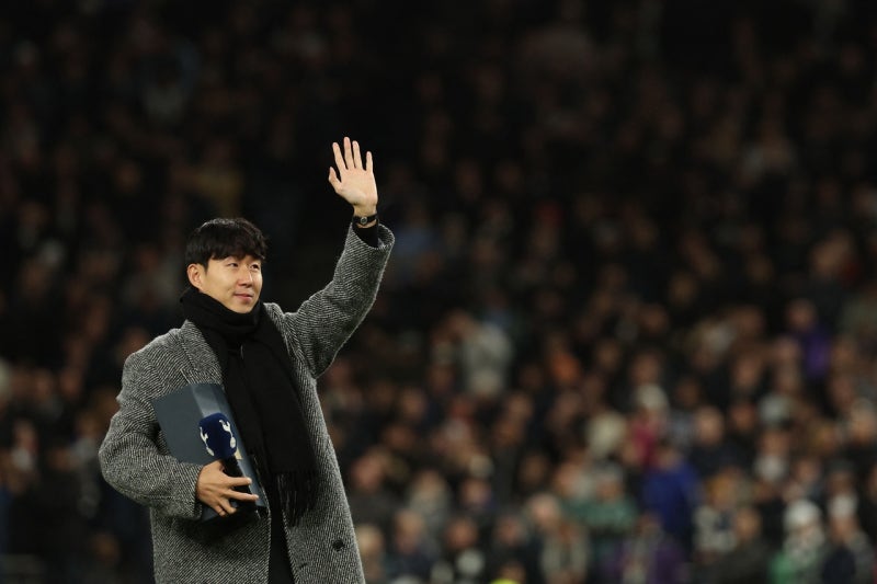 “항상 함께할게요”…<b>손흥민</b>, <b>토트넘</b> 팬들 앞에서 ‘뜨거운 안녕’