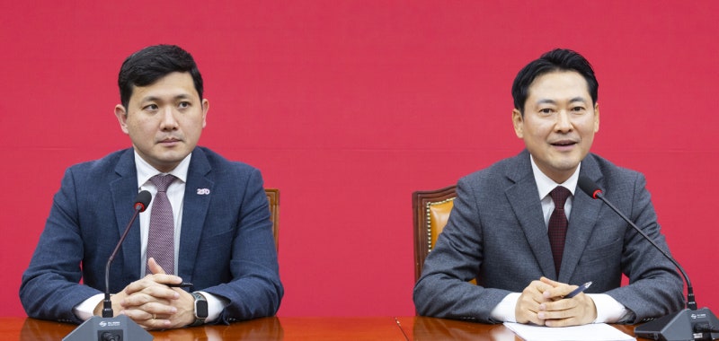 <b>장동혁</b>, 美 대사대리 만나 “韓 위험 신호 강해져…관심 가져 주길”