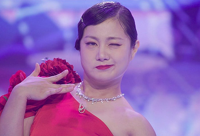 <b>박나래</b> 포토라인 서나…고소·고발 6건 접수