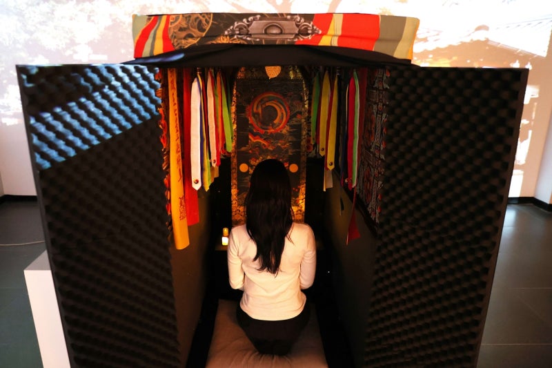 “무속인들도 화들짝” 진짜 영험하네…화제의 ‘AI 신당’ 가보니