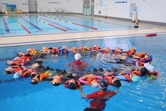 “친구 앞에서 옷 벗기 싫어요” 생존수영 교사도 학생도 거부만 남았다 [세상&]