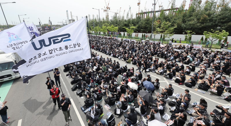 ‘30만 전자’ 코앞인데…“공포의 월요일이 온다?” 500만 삼성 개미들 ‘초비상’
