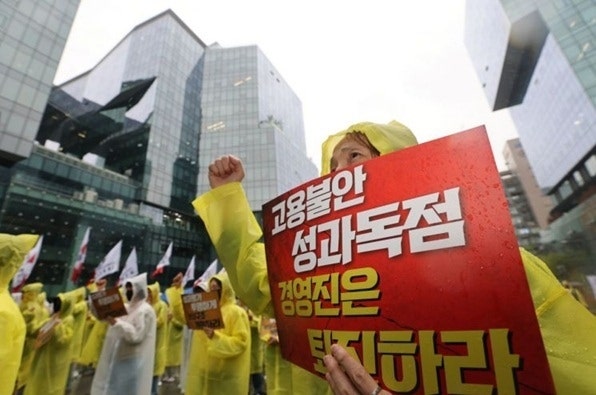 “결국 완전 망했습니다” “이젠 떠나라” 17만원→4만원…너무 심한 ‘국민 메신저’ 추락