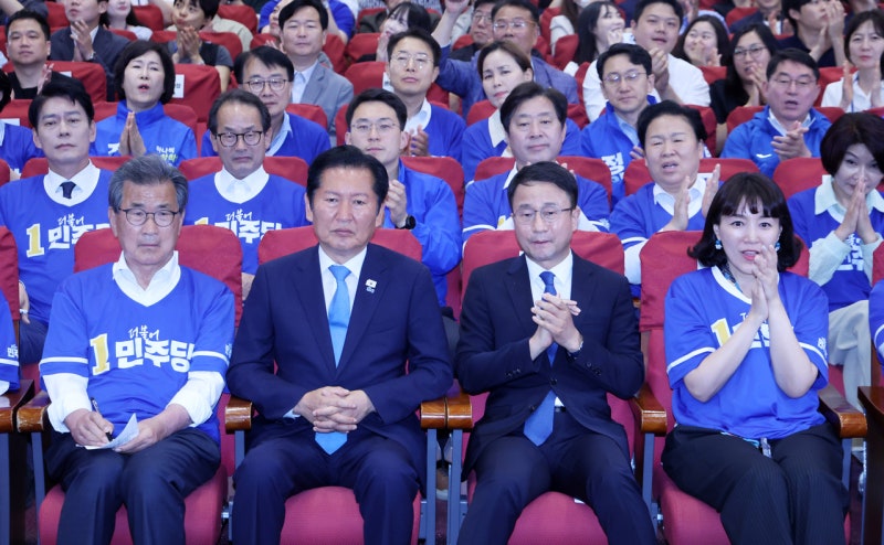 민주 11곳·국힘 1곳 승리, 경합 4곳 [방송3사 <b>출구조사</b>] (종합)