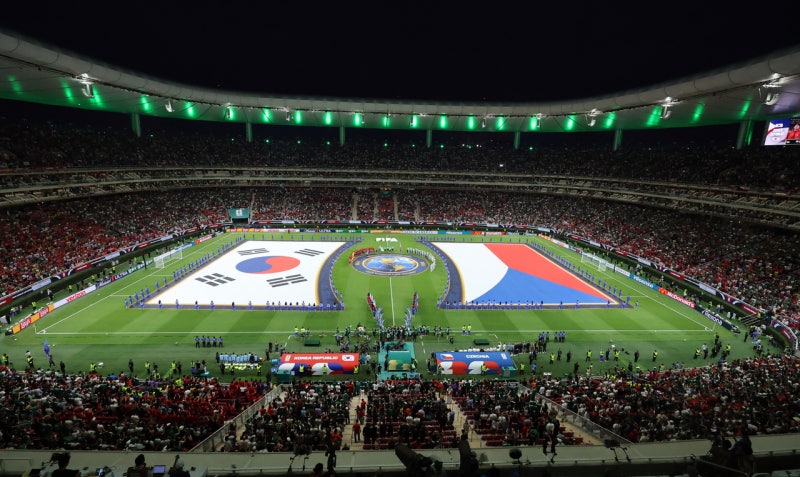 韓·<b>체코</b> 전반전 0-0 …손흥민 문전 슈팅 아쉬움