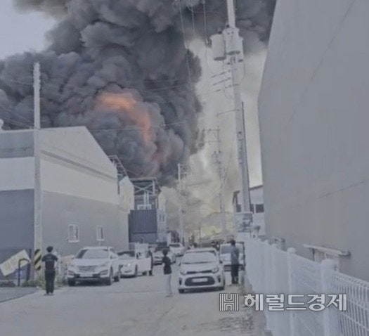 [속보] <b>김포 물류창고</b>서 <b>화재</b>…소방 대응 1단계 발령