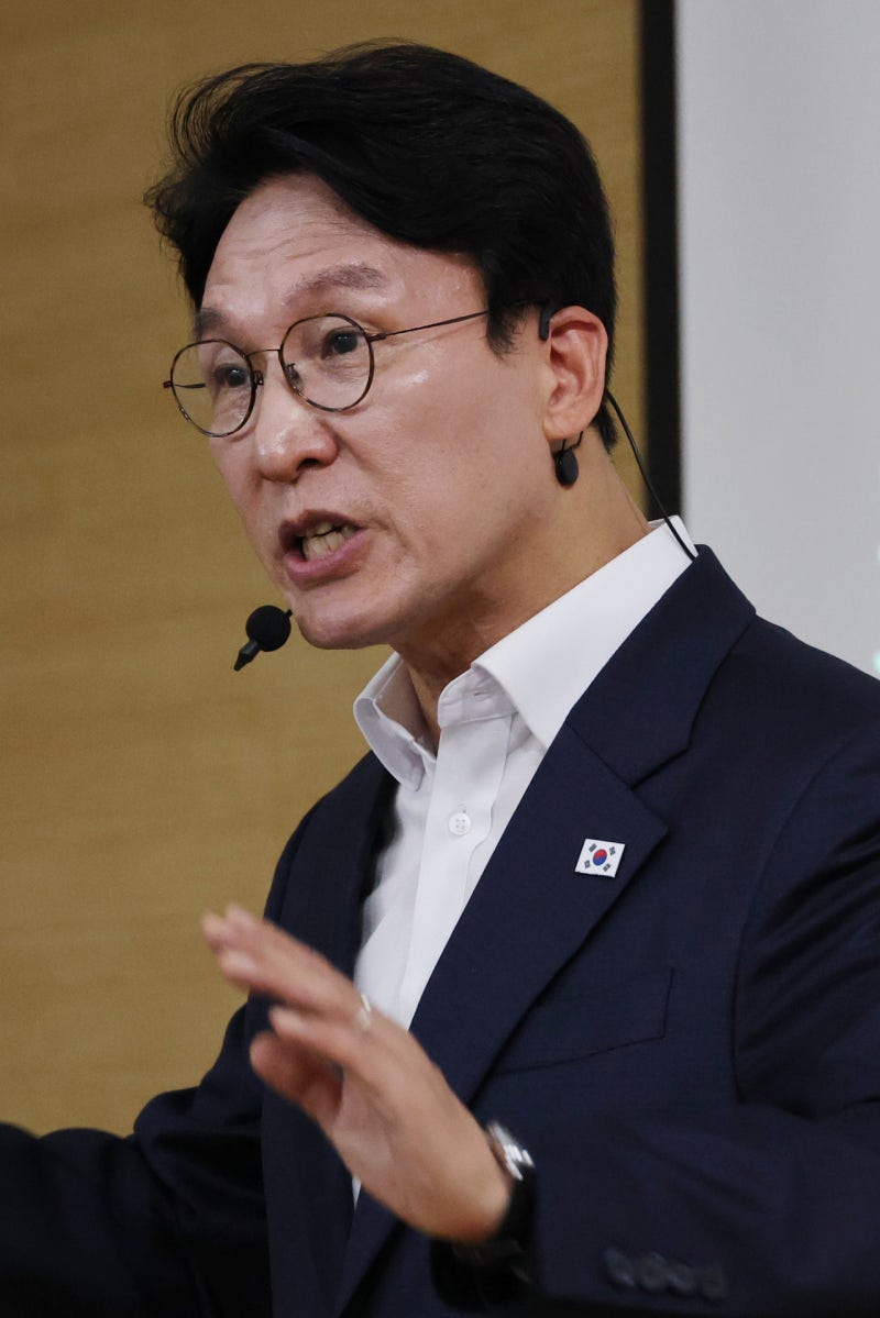 <b>김민석</b> 국무총리 “내가 대통령 만들었다는 <b>과잉 자신감</b> 절제돼야”
