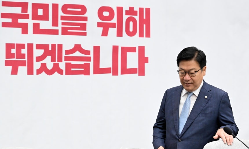 후반기 국회가 6월 5일 시작됐지만, 국회는 여전히 공회전 중이다. 법사위를 어느 당이 갖느냐를 놓고 대립하고 있는 여야의 대립에 상임위 배분은 한 발짝도 내딛지 못하고 있다. 여기에 각당의 노선 투쟁과 당권 경쟁까