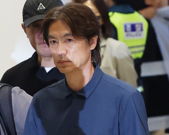 “홍명보 가족까지 살해 협박”…미국 간 홍명보에 외신도 주목’