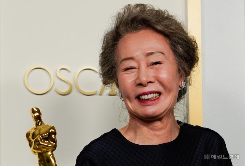 <b>윤여정</b>, 美 <b>에미상</b> 여우조연상 <b>후보</b>…‘성난 사람들2’ 작품상 <b>후보</b>