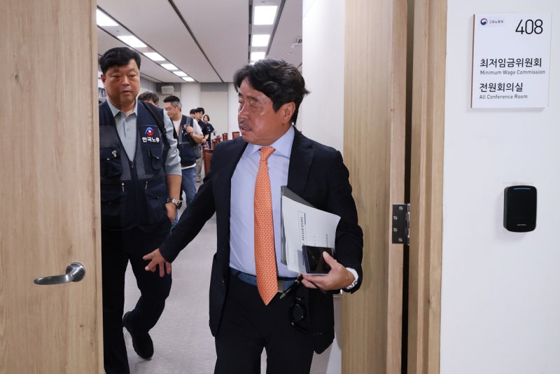 <b>최저임금 협상</b> 막판 <b>진통</b>…노사 격차 690원까지 좁혔다