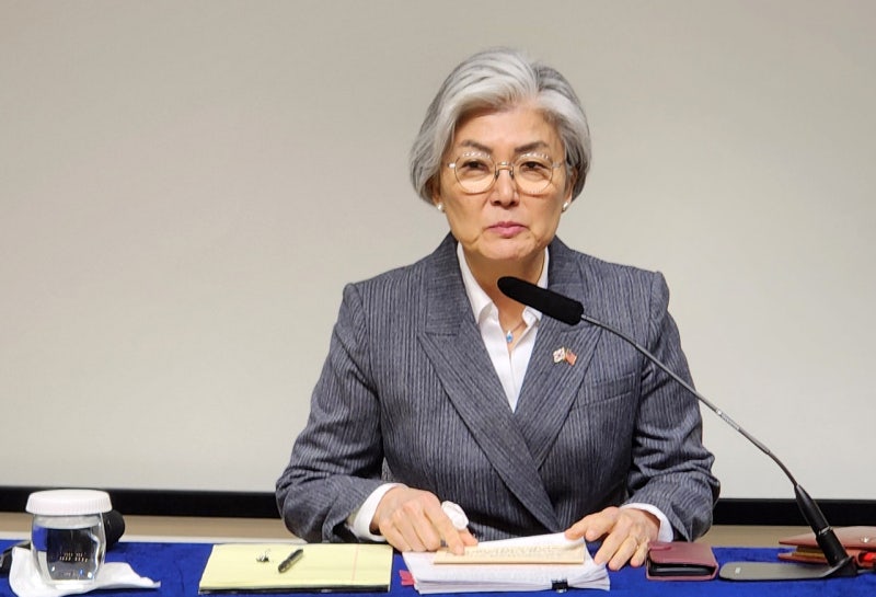 <b>강경화</b> 주미대사, 때아닌 <b>일시 귀국</b> 왜?