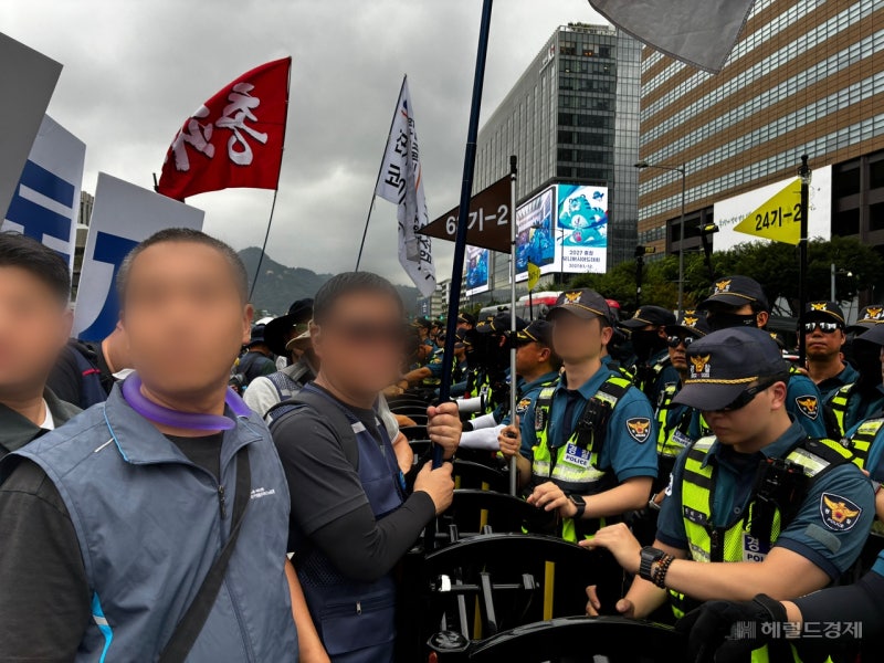 韓国人「またデモか…」民主労総が光化門で大規模集会、青瓦台へ行進し都心は大混乱