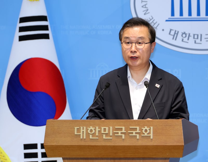 與 이건태, 한동훈과 ‘<b>보완수사권</b> 폐지’ <b>토론 취소</b>