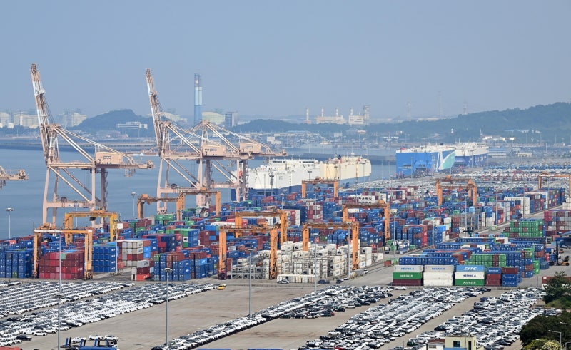 <b>2분기 GDP 0.6%</b> ‘깜짝 <b>성장</b>’…한은 전망치 3배