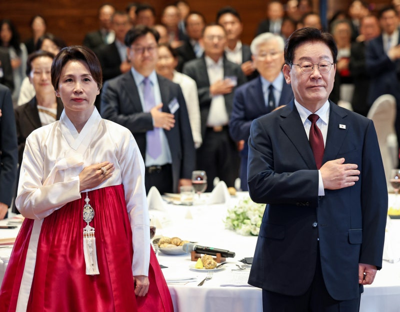 李<b>대통령</b> “파독 1세대 숭고한 희생·헌신에 깊이 감사”