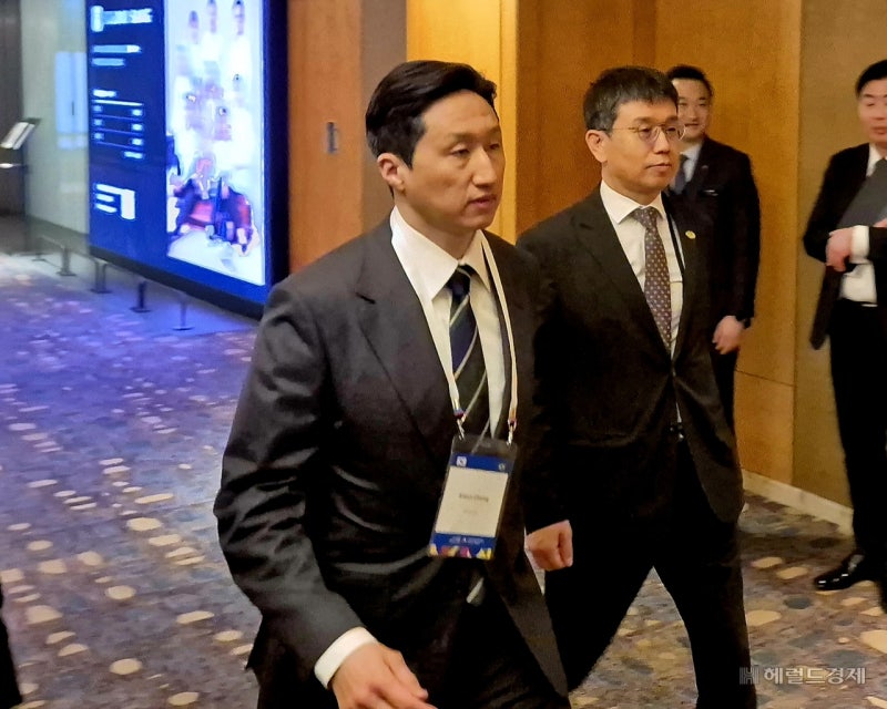 HD현대 정기선, 2대주주 된다…父 <b>정몽준 지분</b> 3.54％ <b>증여</b>받아