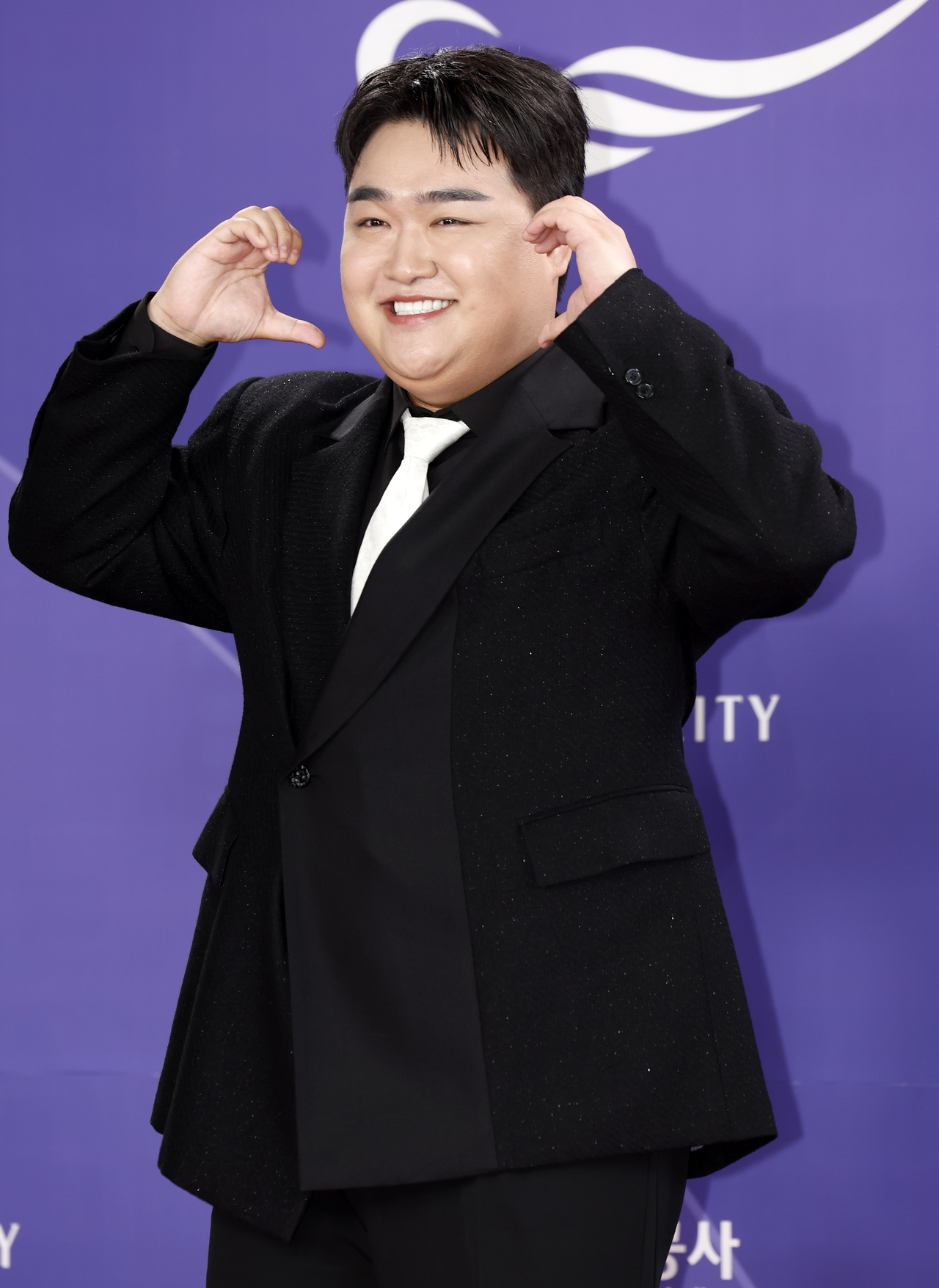 “근육병 초등생 실수한 <b>속옷</b>도 <b>손빨래</b>”…대세 <b>김규원</b>, 뒤늦게 터진 미...