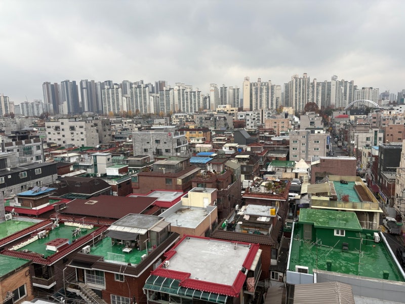 <b>오세훈</b> “서울에 땅이 어디 있나”…31만호 착공하면 8.7만가구 순증”...