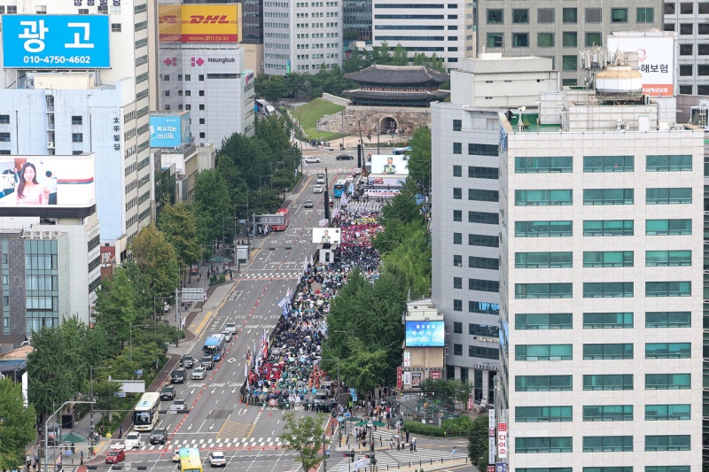 광복절 연휴 차 몰고 나오면 낭패…세종대로, <b>올림픽공원</b> 대규모 집회 ...