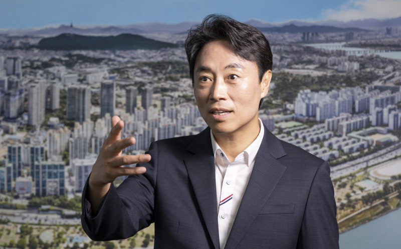 김경대 <b>용산구청장</b> “용산공원, 후손 위해 반드시 지켜야 할 유산” [민...