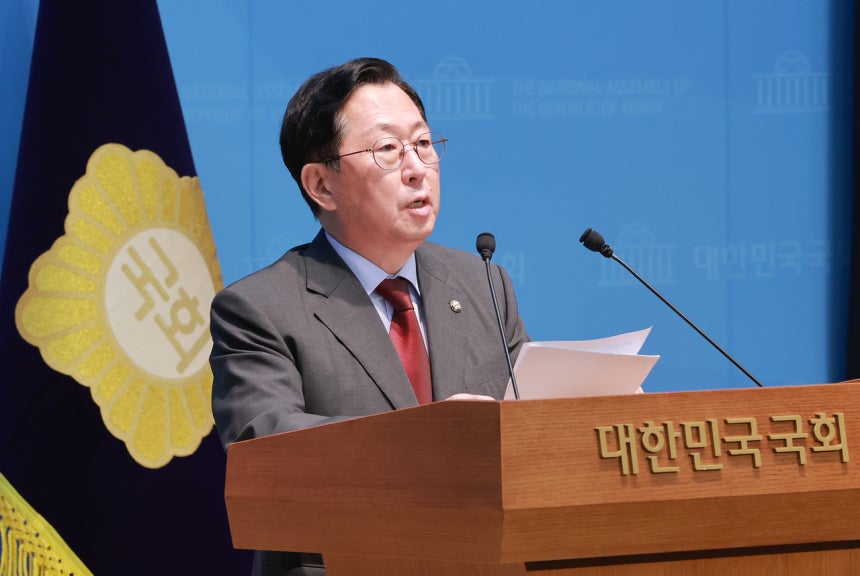 국회 국방위원회 소속인 유 의원은 18일 오전 국회 소통관에서 기자회견을 열고 우크라이나에 천궁-Ⅱ 등 방공체계 지원을 전향적으로 검토하라고 정부에 촉구했다.  [연합]