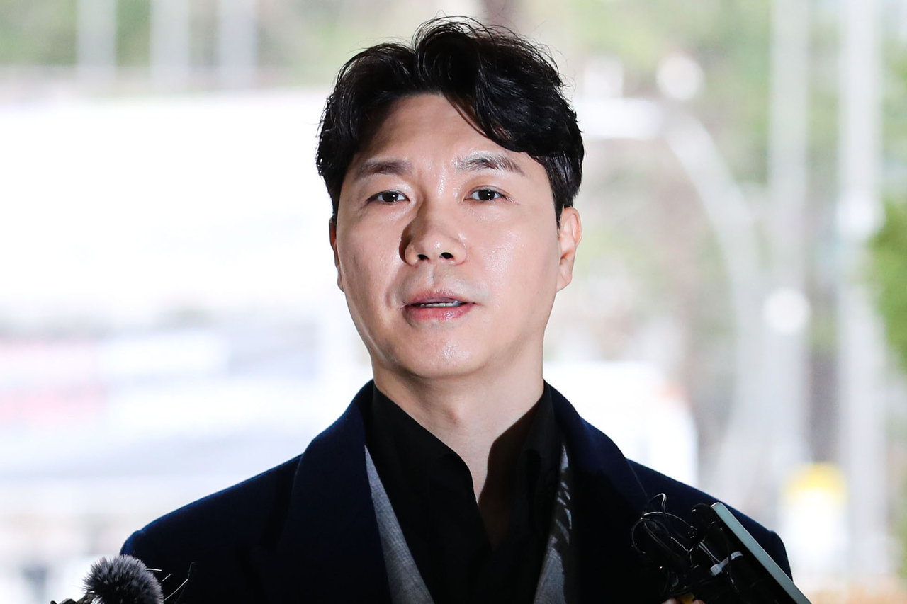 ‘괌 비행기 지연’ 박수홍, 기내 영상 확산…승객들에 연신 “죄송합니...