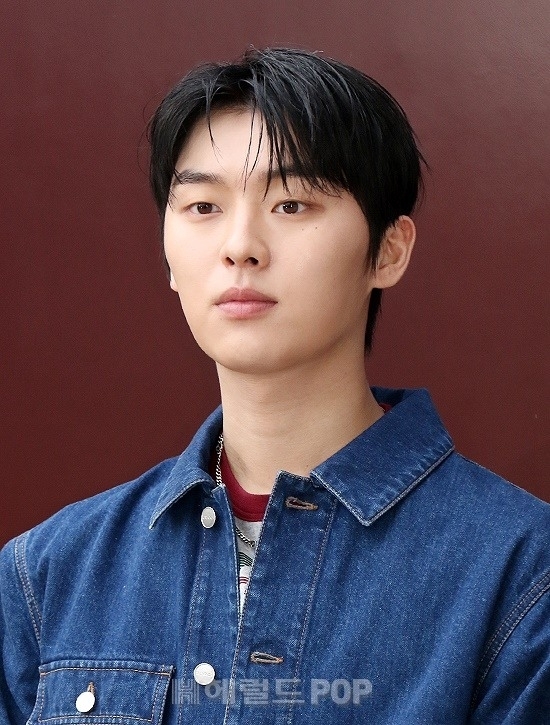 “말릴 사람 없다” <b>최현욱</b>, 이번엔 <b>아침</b>부터 ‘<b>만취</b> 라방’…팬들은 조...