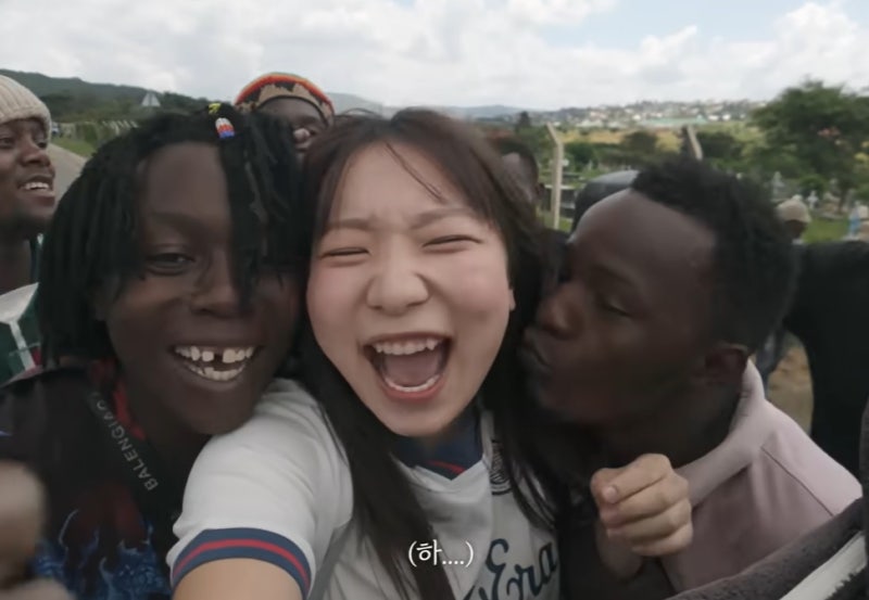 “만지고 뽀뽀하고” 44만 女유튜버, 아프리카 갔다가 봉변…“여자 혼자 절대 가지말라”