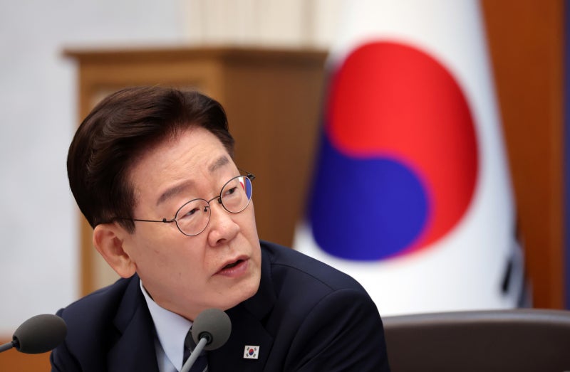 李<b>대통령</b> “지금은 前 정권이 만든 ‘<b>성장</b> 보릿고개’…<b>성장 회복</b>에 주...
